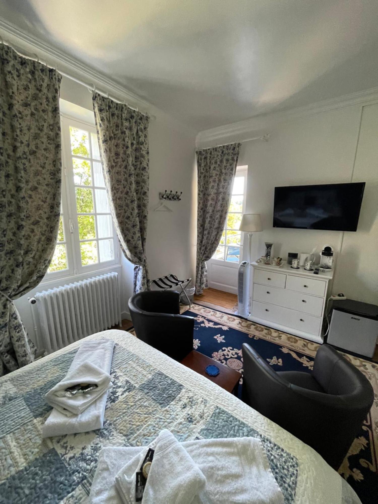 Vue Du Chateau D'Excideuil En Chambres Buitenkant foto